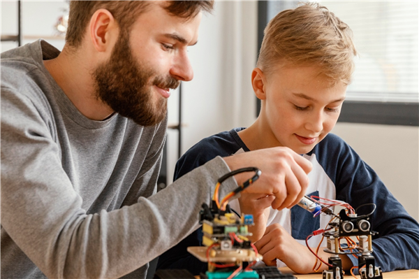 Ebeveyn ve Çocuklar İçin Robotik Programlama
