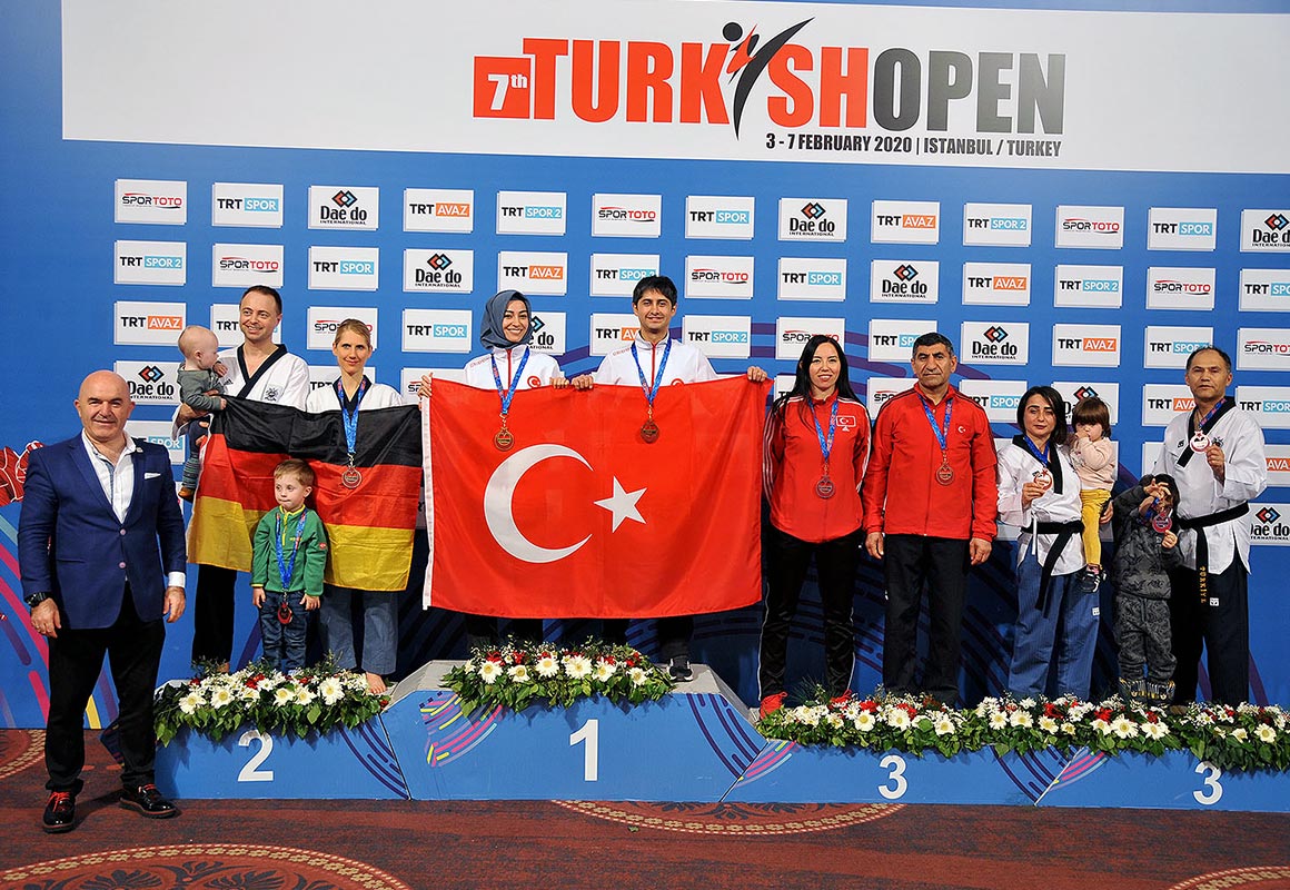 GÜMÜŞ VE BRONZ MADALYA SAHİBİ İSMEK EĞİTMENİ