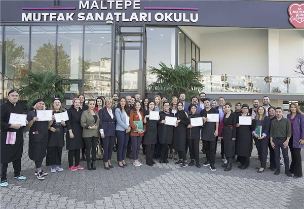 “GEÇMİŞTEN GÜNÜMÜZE İSTANBUL LEZZETLERİ” İLK MEZUNLARINI VERDİ